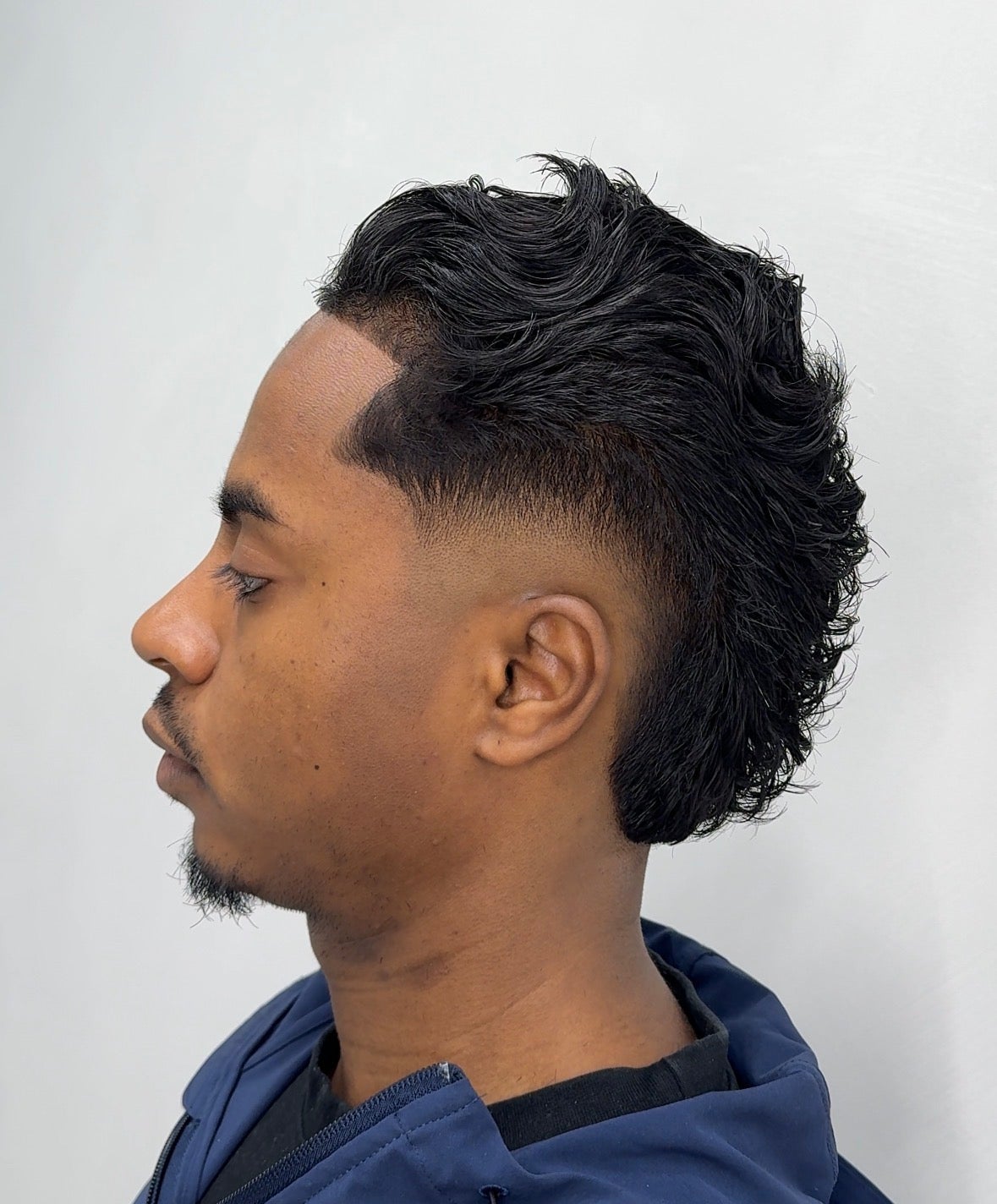 Zijprofiel van een mid fade met een getextureerde bovenkant